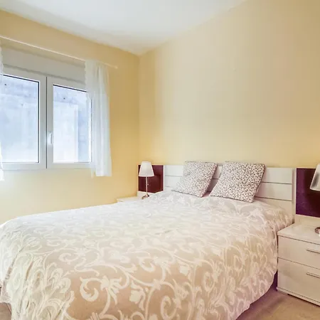 Holiday home Pet Friendly In With Kitchen