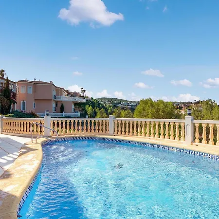 Pet Friendly In With Kitchen Denia