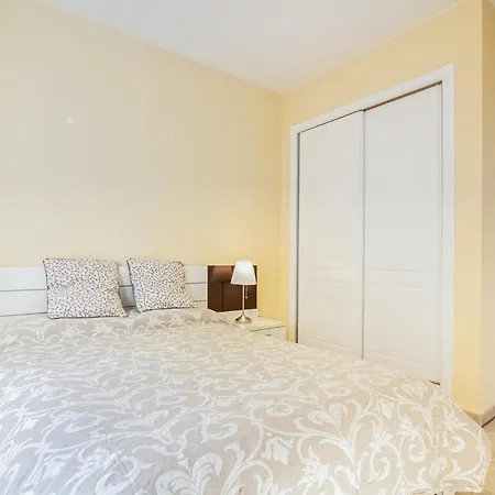 Pet Friendly In With Kitchen Denia