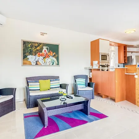 Pet Friendly In With Kitchen Holiday home *